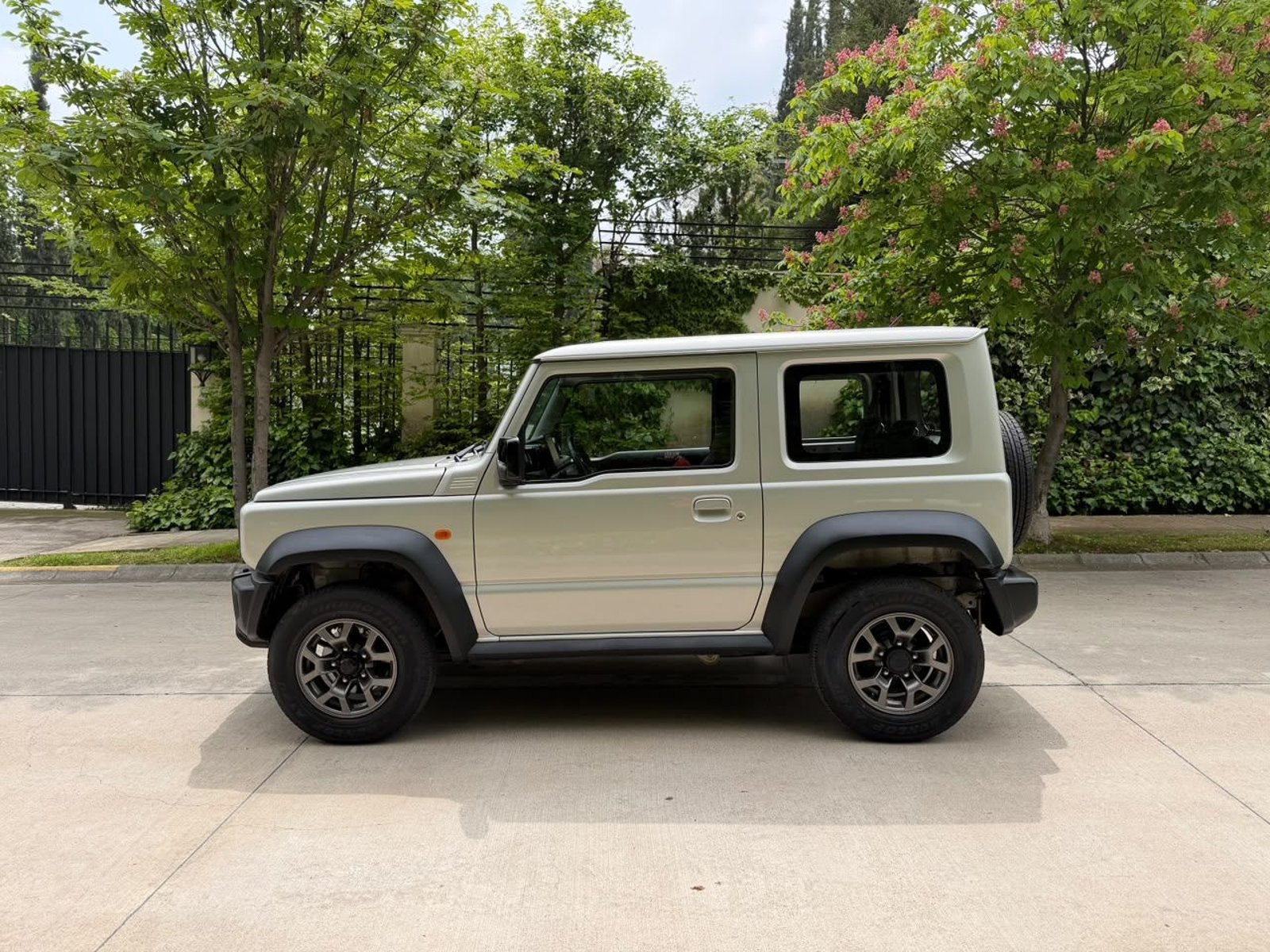 Suzuki JIMNY 1.5 GLX AT 4X4 2023 - Foto 4 de 20