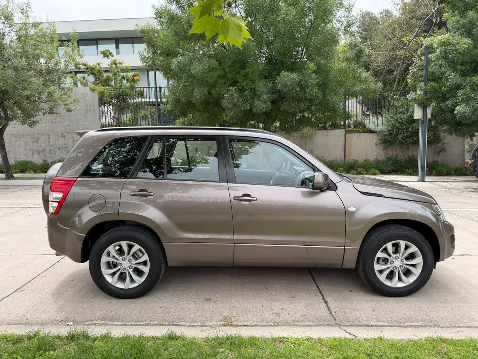 Suzuki GRAND NOMADE GLX 2.4 MT 4X2 2018 - Foto 5 de 20