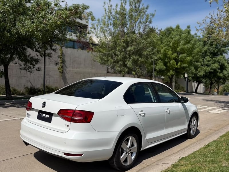Volkswagen BORA 1.4 TSI ADVANCE 2015 - Imagen 8 de 20