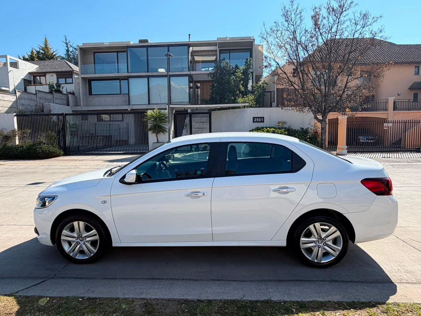 Peugeot 301 ALLURE 1.6 HDI 2022 - Foto 5 de 20