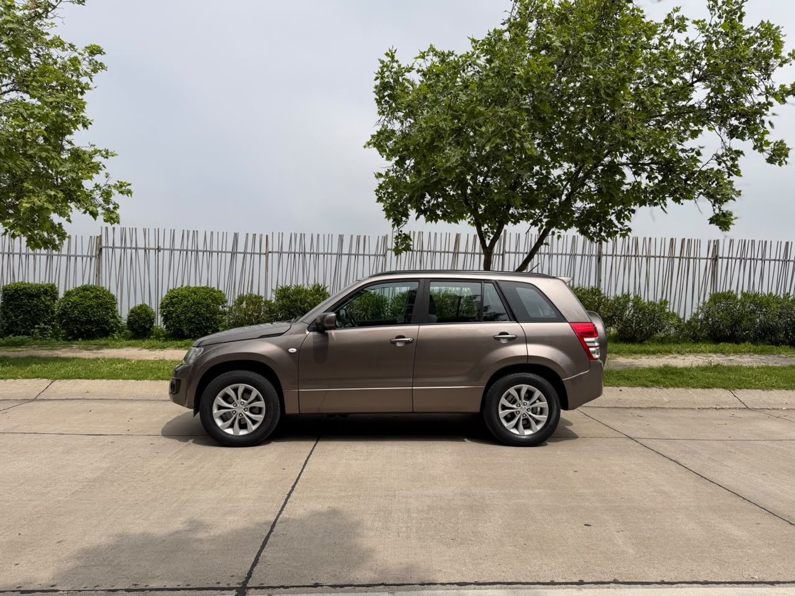 Suzuki GRAND NOMADE GLX 2.4 MT 4X2 2018 - Foto 4 de 20