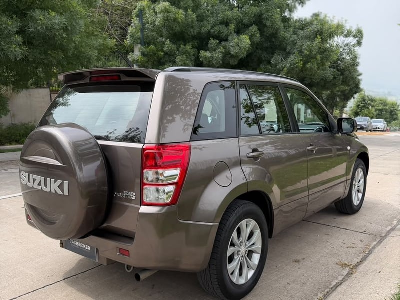 Suzuki GRAND NOMADE GLX 2.4 MT 4X2 2018 - Imagen 8 de 20