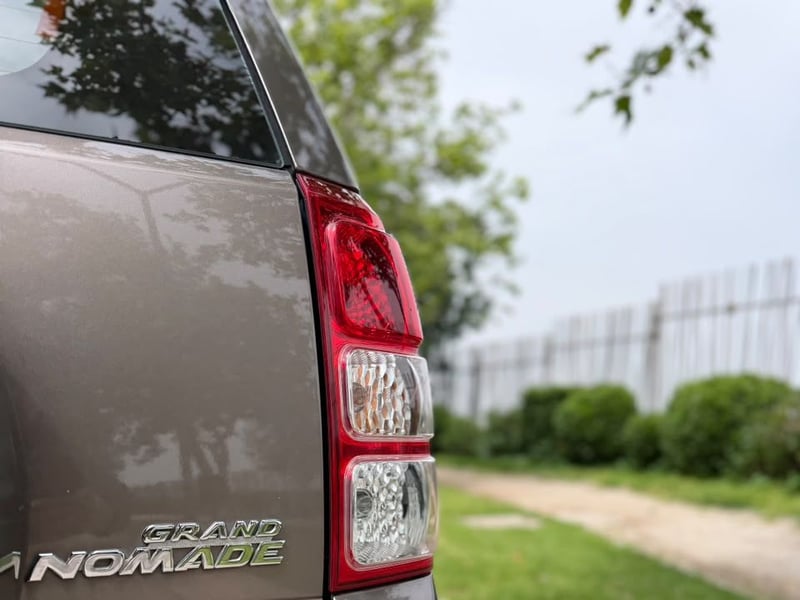 Suzuki GRAND NOMADE GLX 2.4 MT 4X2 2018 - Imagen 9 de 20