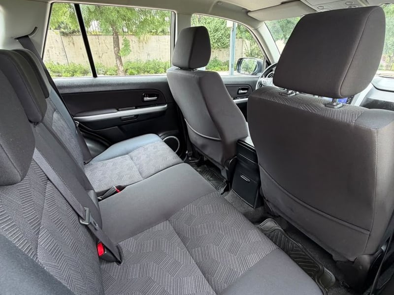 Suzuki GRAND NOMADE GLX 2.4 MT 4X2 2018 - Imagen 14 de 20