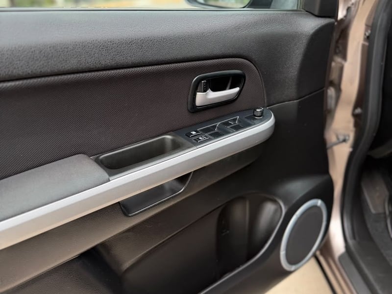 Suzuki GRAND NOMADE GLX 2.4 MT 4X2 2018 - Imagen 17 de 20