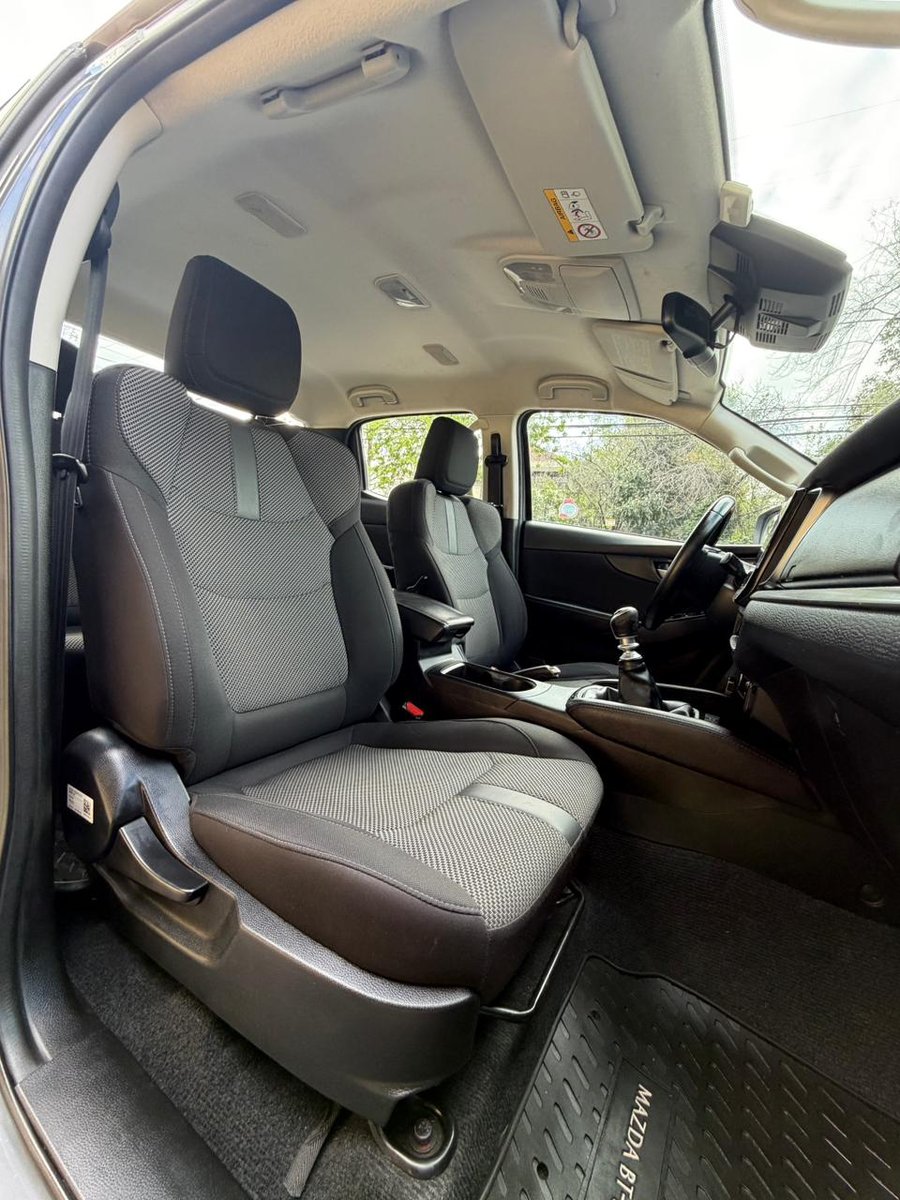 Mazda BT50 3.0 HIGH MT 2022 - Imagen 17 de 20