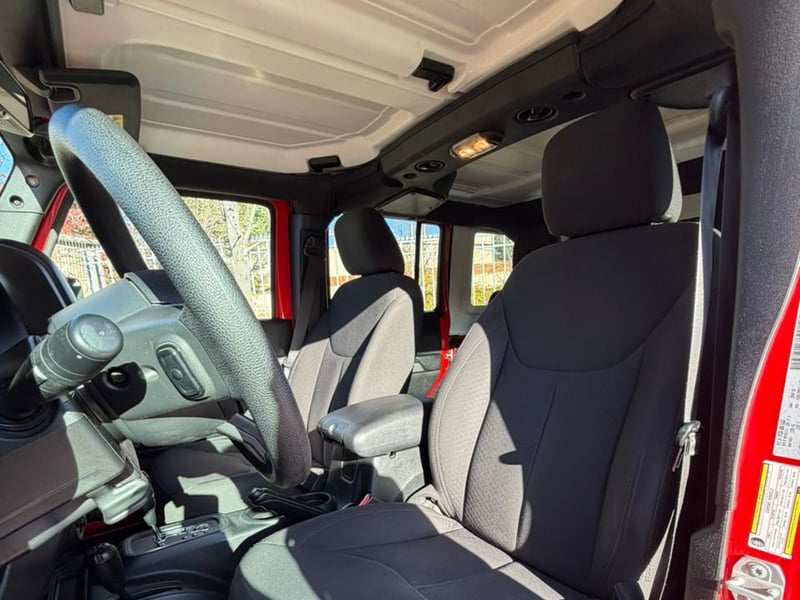Jeep WRANGLER SPORT UNLIMITED 2018 - Imagen 9 de 18