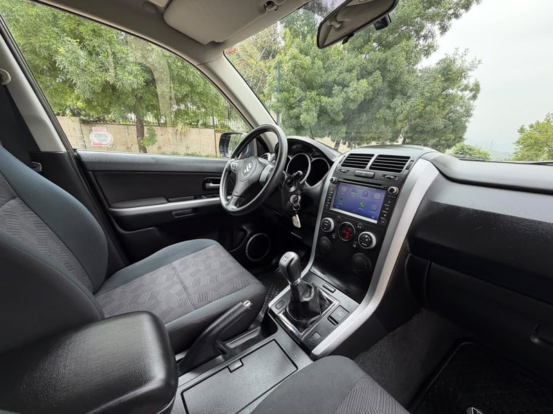 Suzuki GRAND NOMADE GLX 2.4 MT 4X2 2018 - Imagen 13 de 20