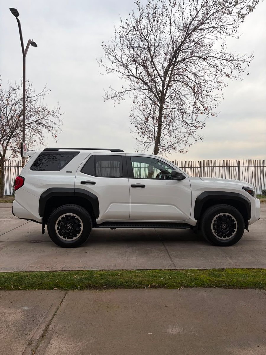 Toyota 4RUNNER SR5 4X4 2025 - Imagen 5 de 20