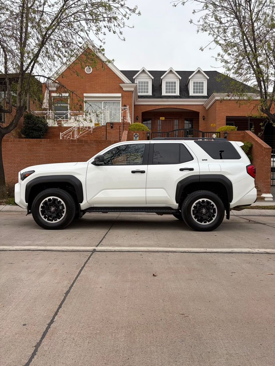 Toyota 4RUNNER SR5 4X4 2025 - Imagen 4 de 20