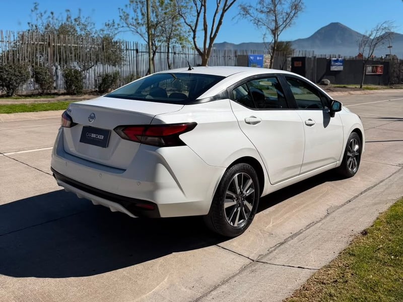 Nissan VERSA ADVANCE MT 2023 - Imagen 8 de 19