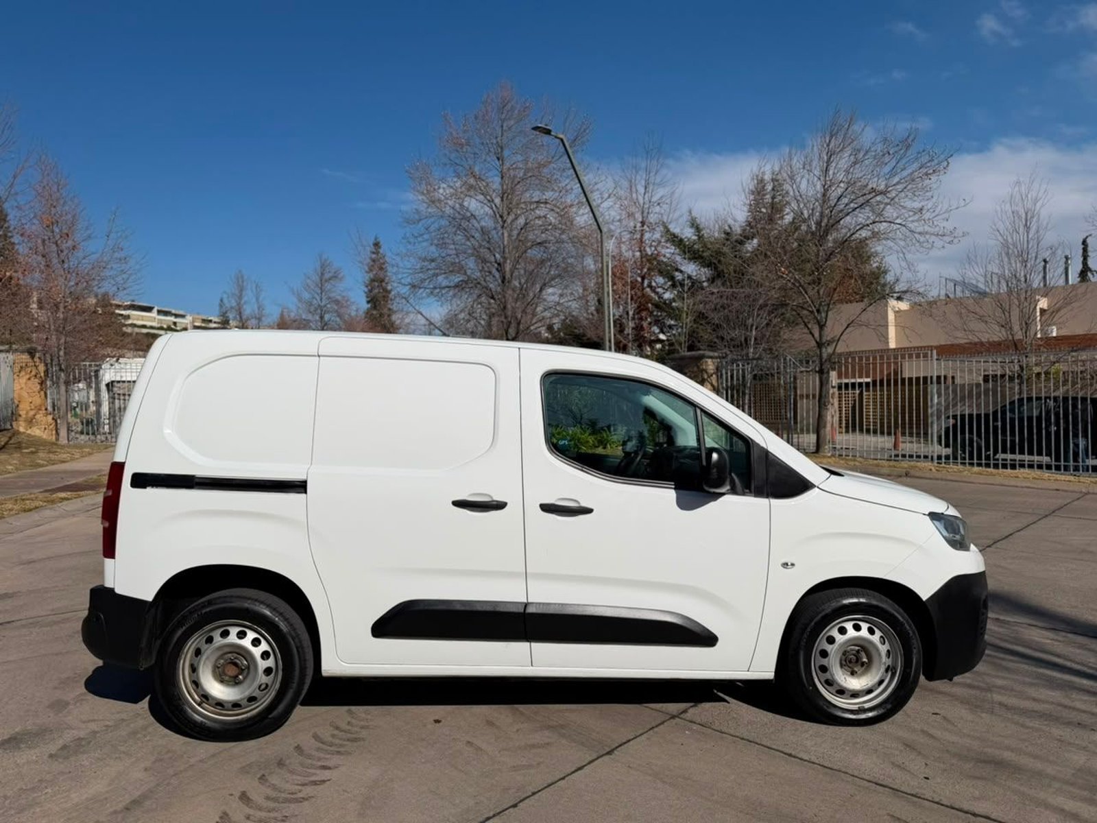 Citroën BERLINGO 1.6 HDI 2022 - Foto 5 de 20