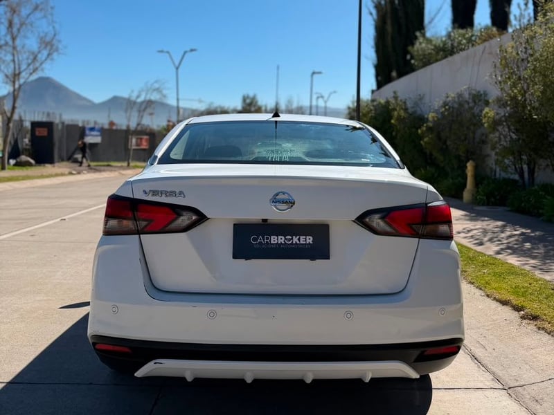 Nissan VERSA ADVANCE MT 2023 - Imagen 6 de 19