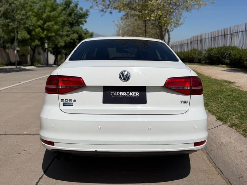 Volkswagen BORA 1.4 TSI ADVANCE 2015 - Imagen 6 de 20