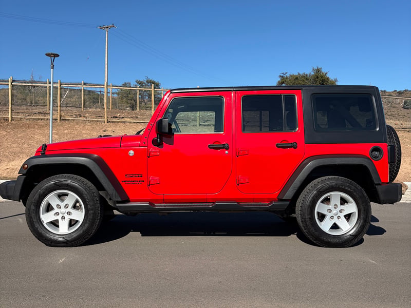 Jeep WRANGLER SPORT UNLIMITED 2018 - Imagen 4 de 18