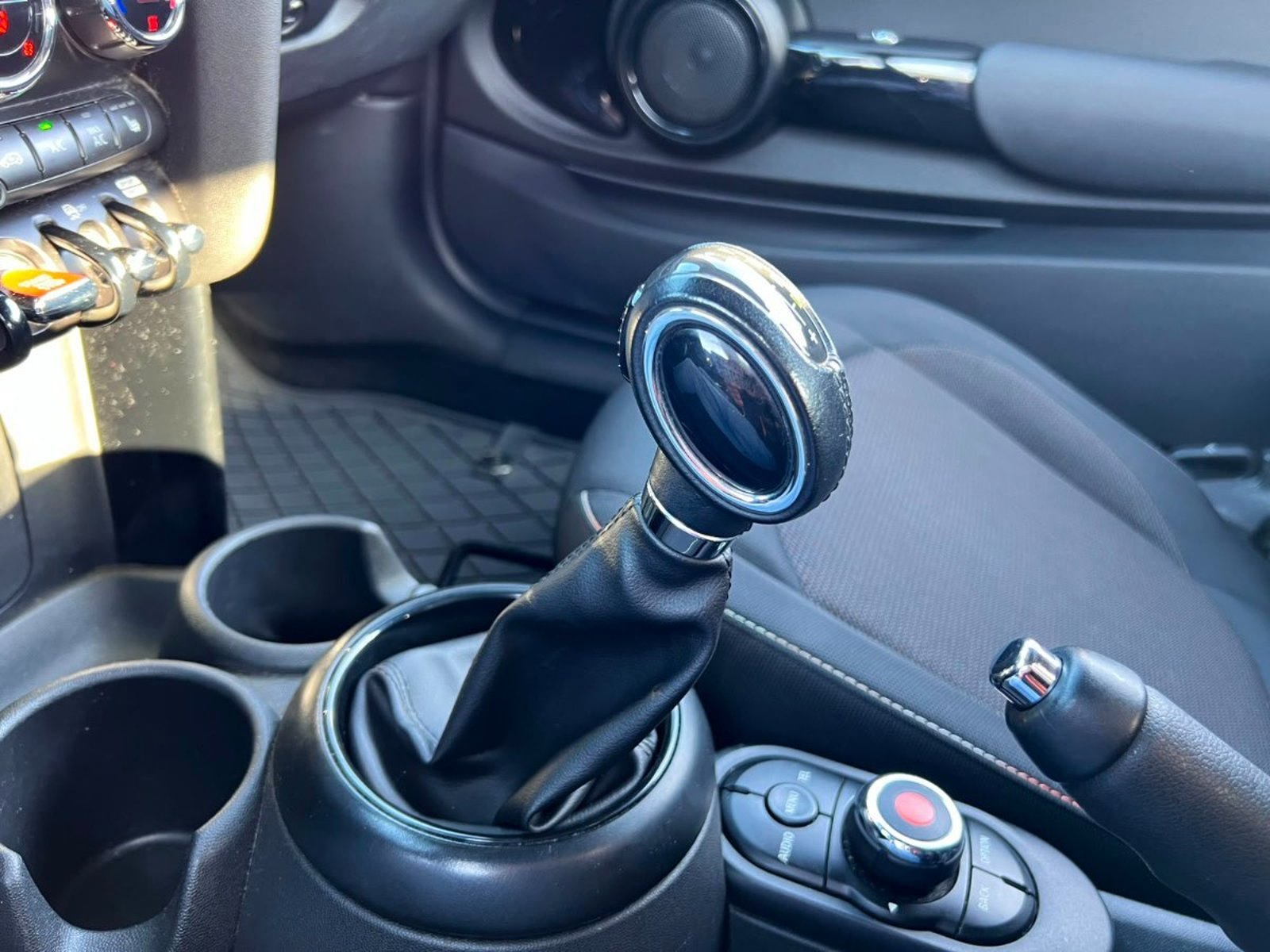 Mini COOPER CABRIO F57 PEPPER 1.5 AT 2018 - Imagen 19 de 20