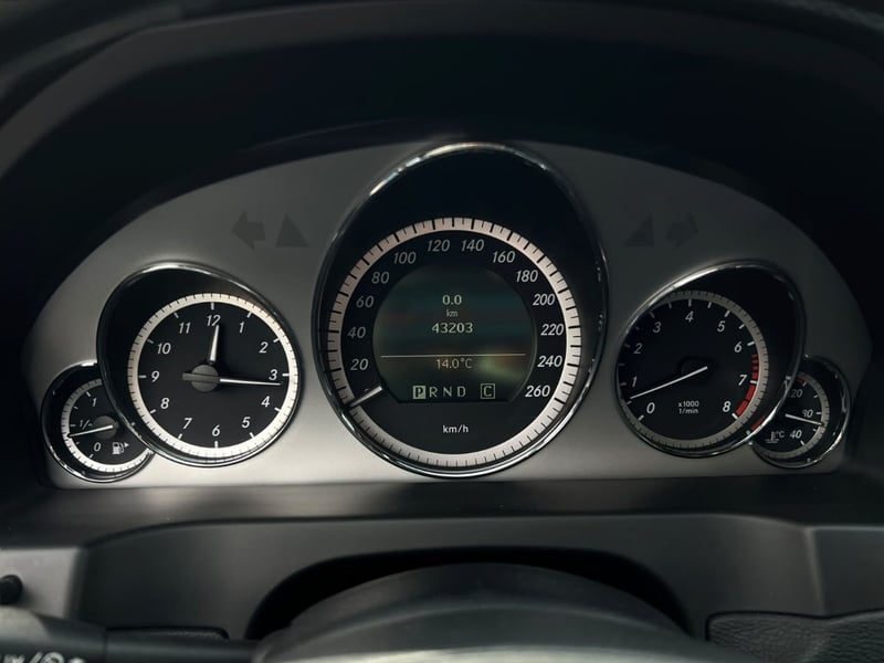 Mercedes-Benz E500 COUPE 2011 - Imagen 12 de 19