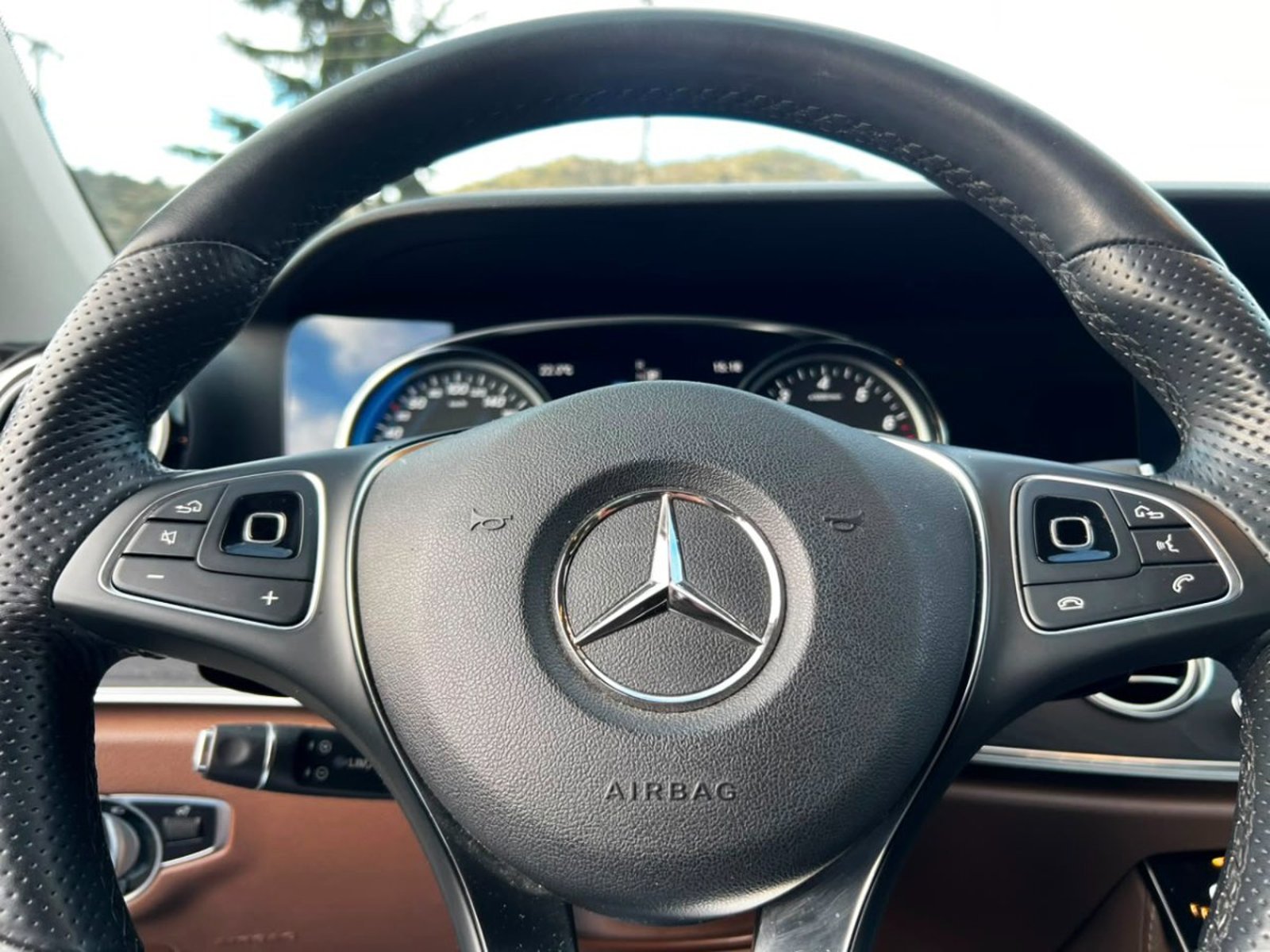 MERCEDES-BENZ E200 ÚNICO DUEÑO 2019 - Imagen 11 de 20