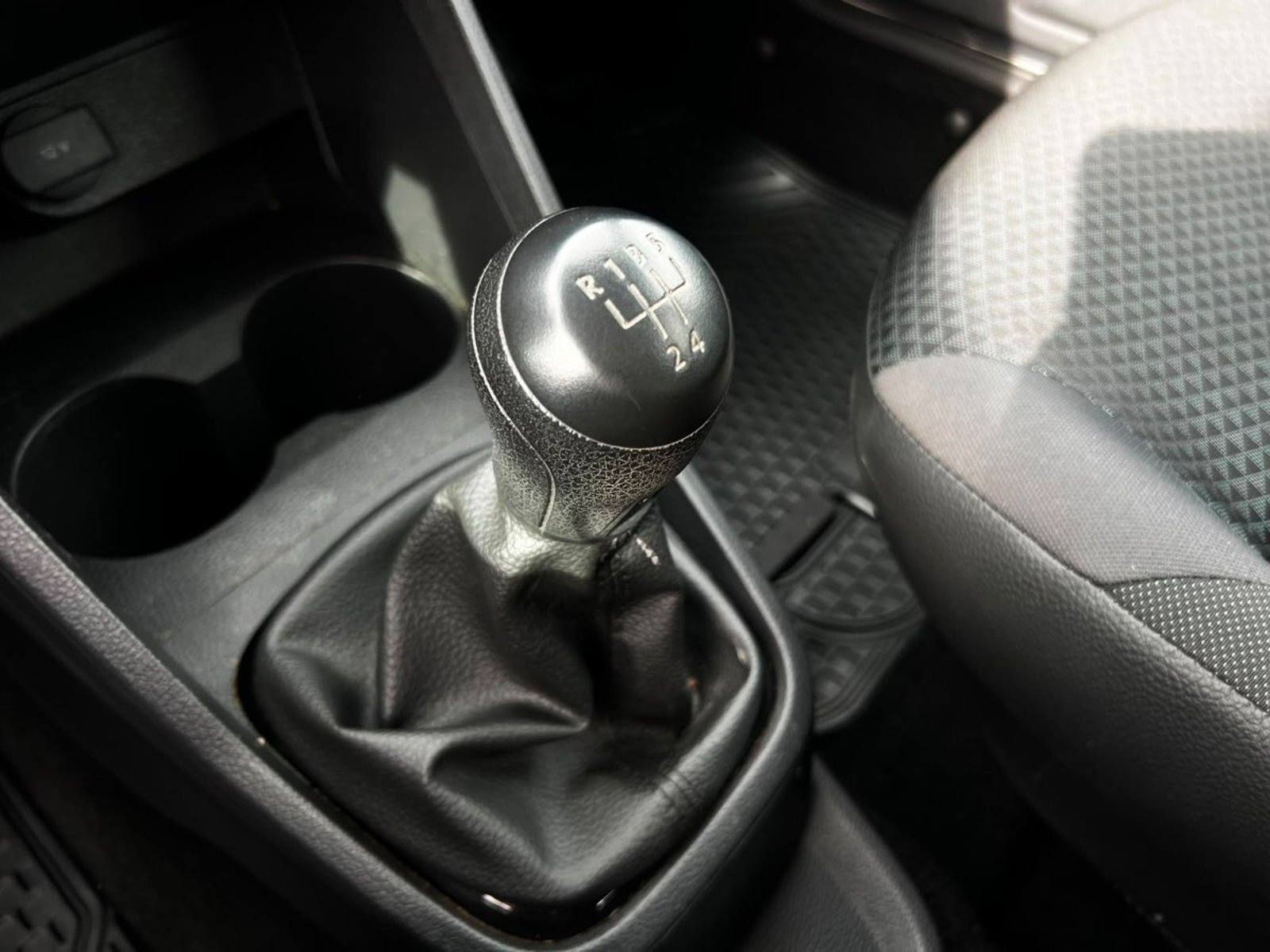 Volkswagen GOL TRENDLINE 1.6 MT 2021 - Imagen 14 de 20