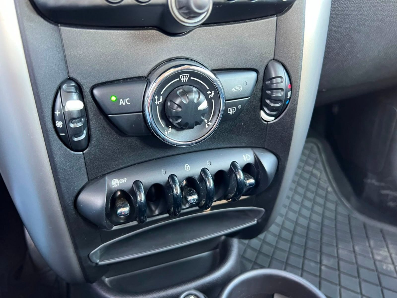 Mini COUNTRYMAN DIESEL 2.0 2014 - Imagen 17 de 20