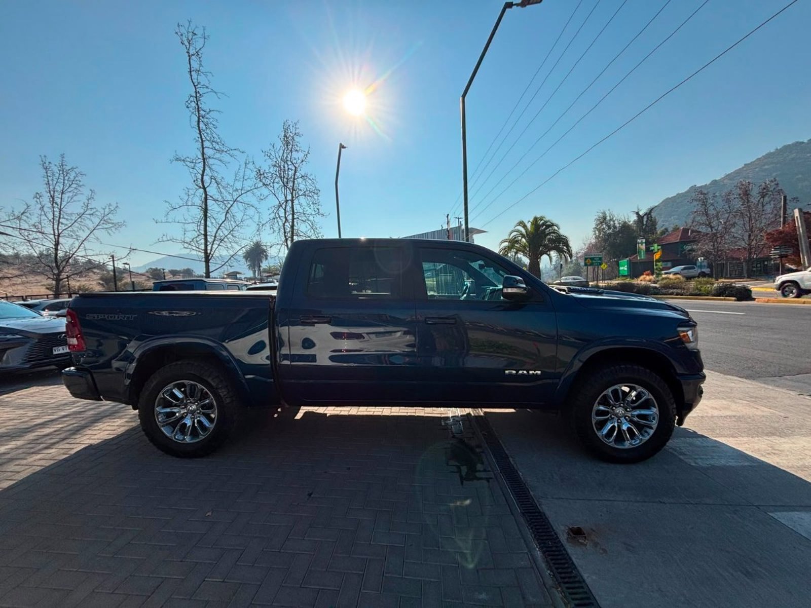 RAM 1500 LARAMIE 4X4 5.7 2022 - Imagen 8 de 19