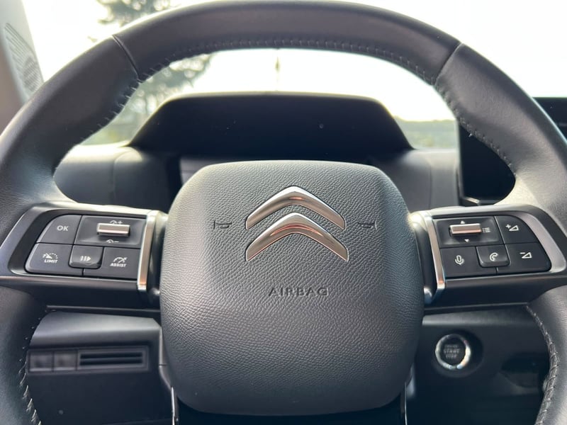Citroën C4 SHINE 1.5 HDI AT 2022 - Imagen 11 de 18