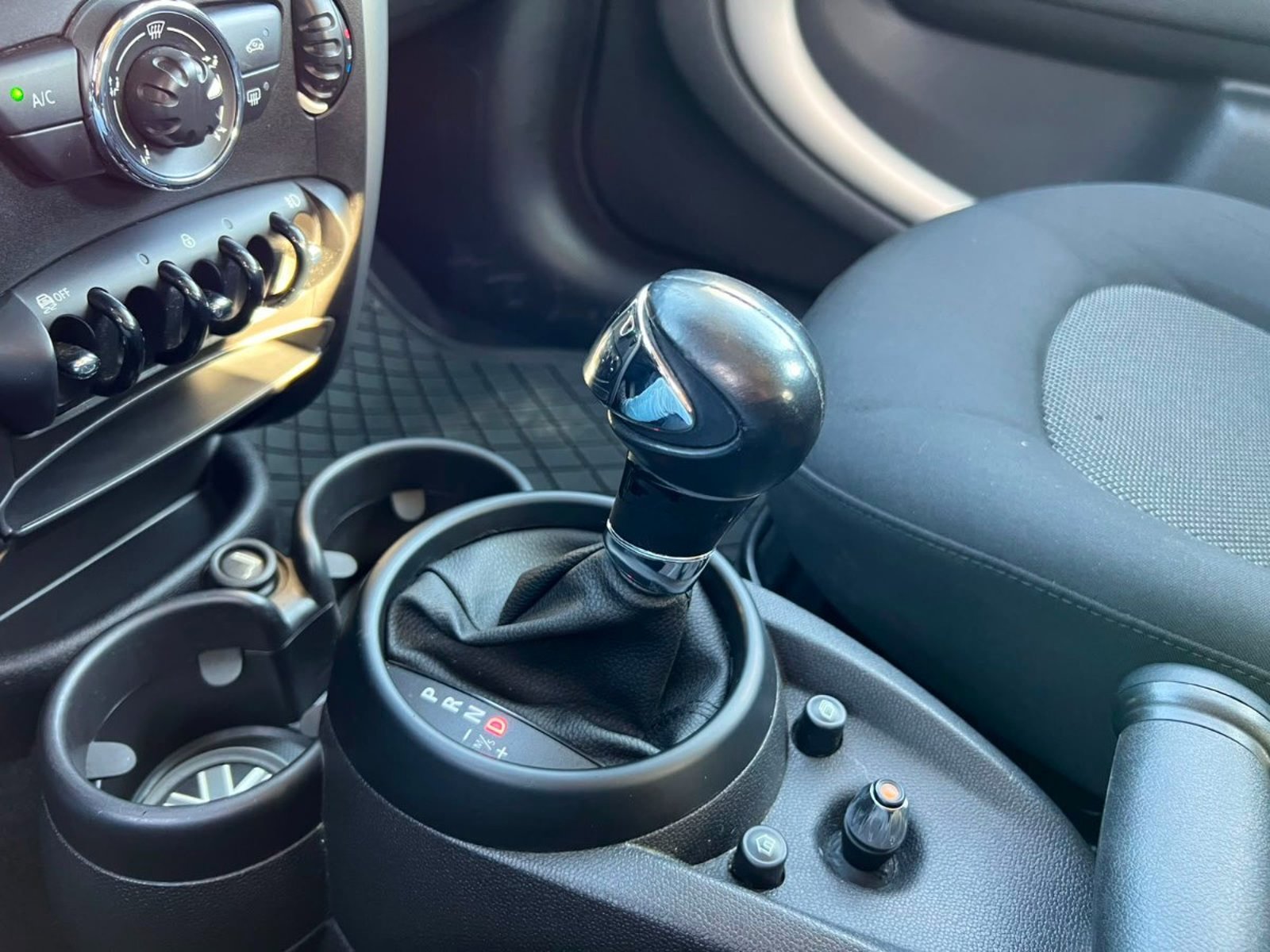 Mini COUNTRYMAN DIESEL 2.0 2014 - Imagen 18 de 20