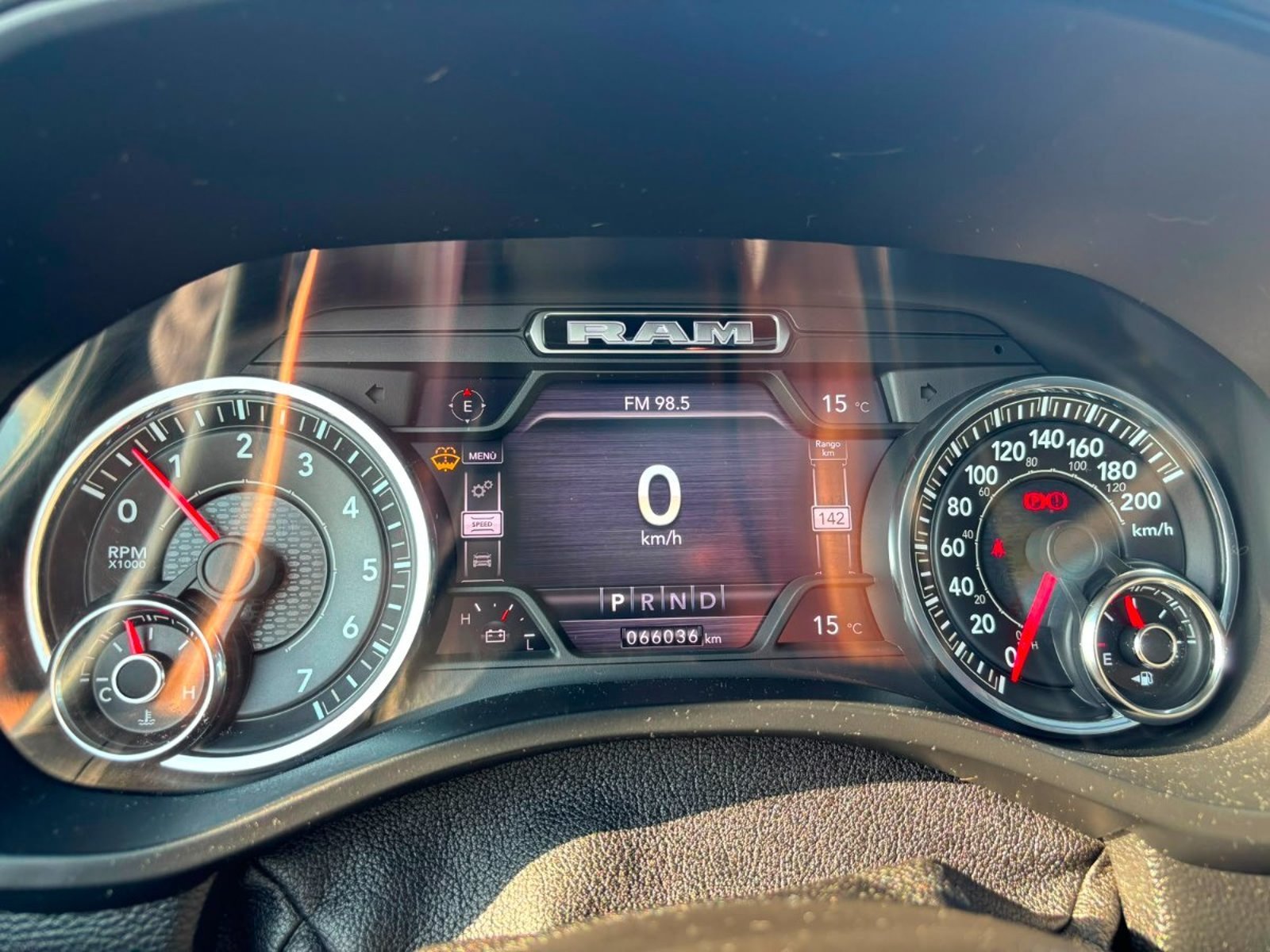 RAM 1500 LARAMIE 4X4 5.7 2022 - Imagen 11 de 19