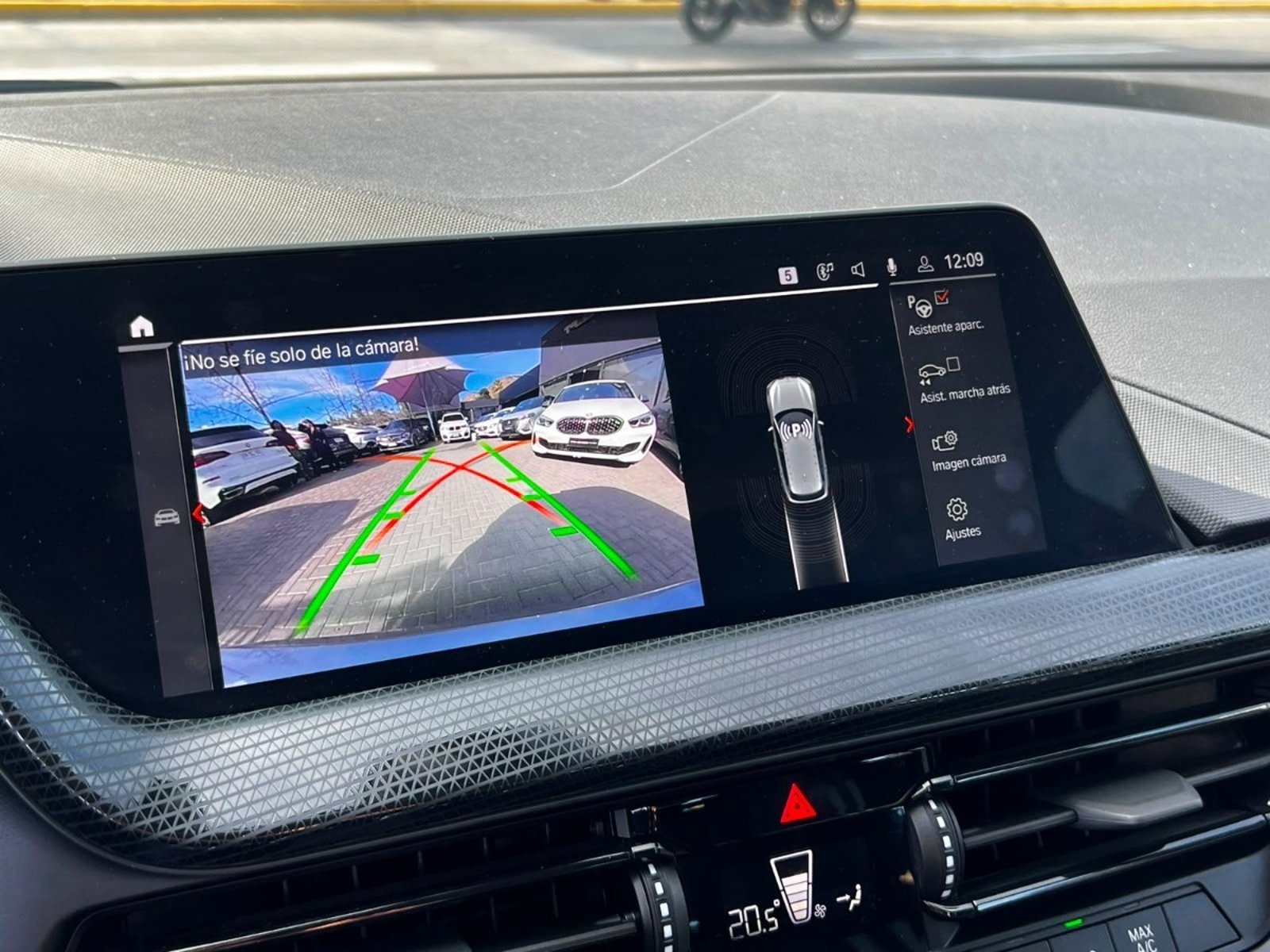 BMW 118 DYNAMIC 1.5T 2023 - Imagen 14 de 19