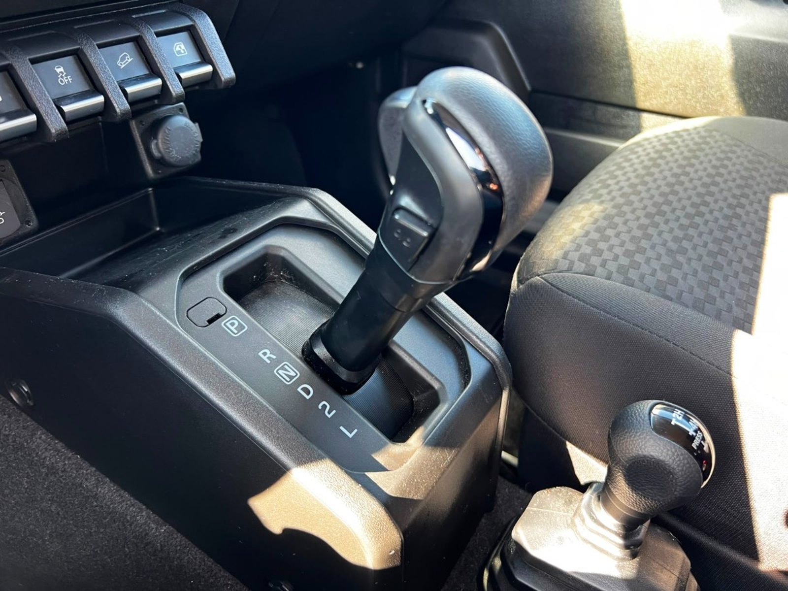 SUZUKI JIMNY GLX 4X4 1.5 AT 2021 - Imagen 15 de 19
