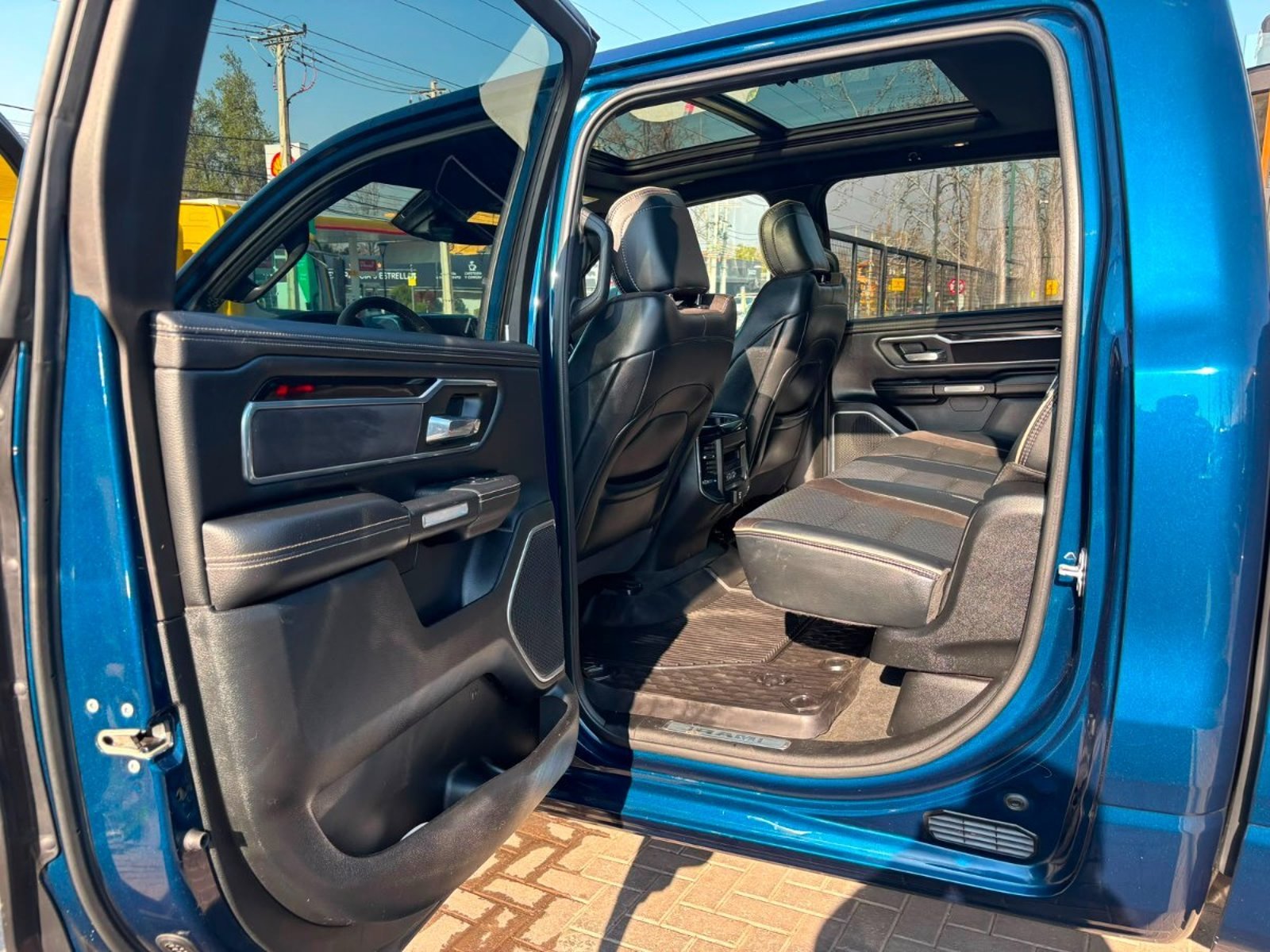 RAM 1500 LARAMIE 4X4 5.7 2022 - Imagen 10 de 19