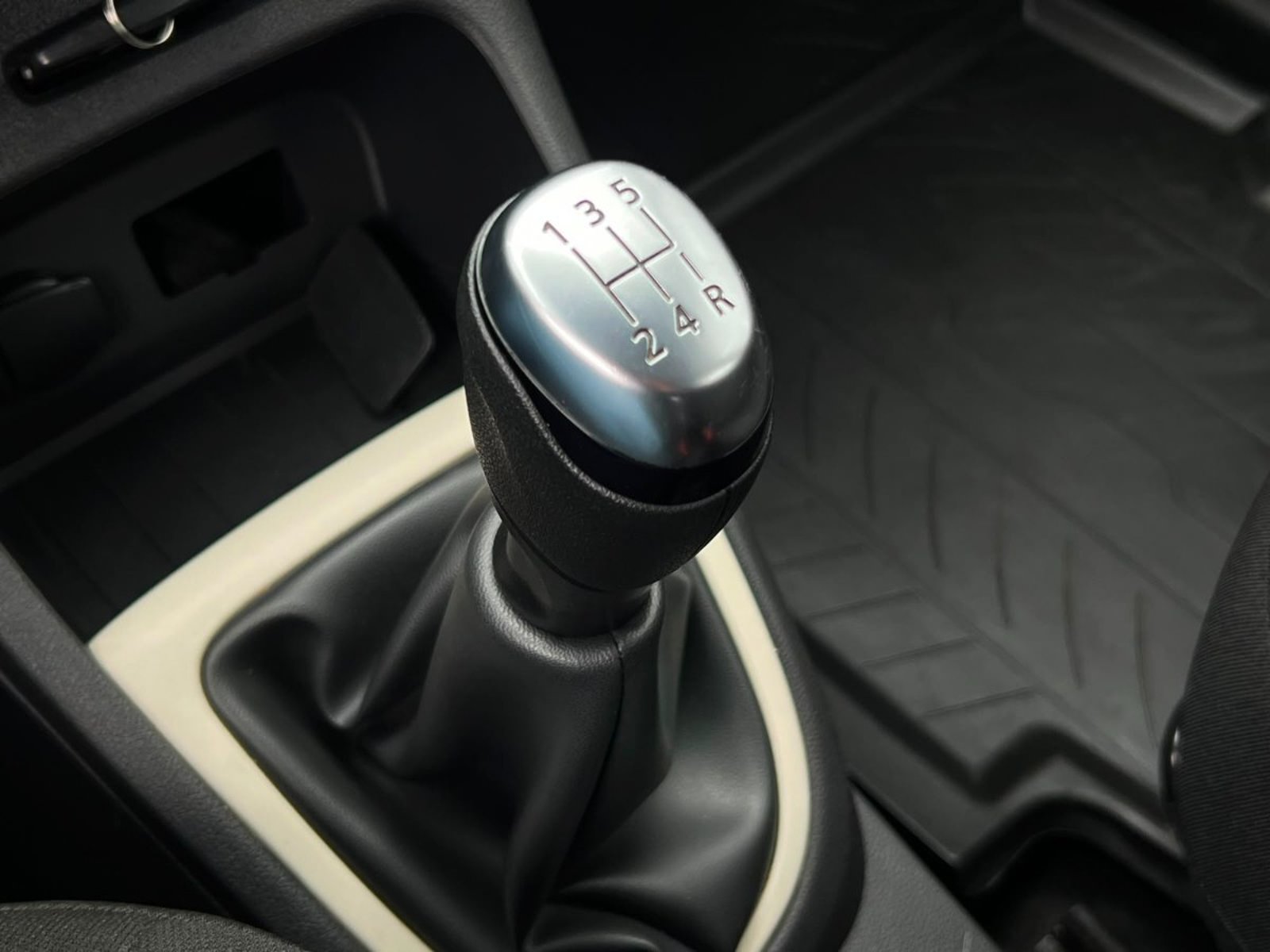 Renault CAPTUR LIFE 1.5 MT DIESEL 2019 - Imagen 18 de 20