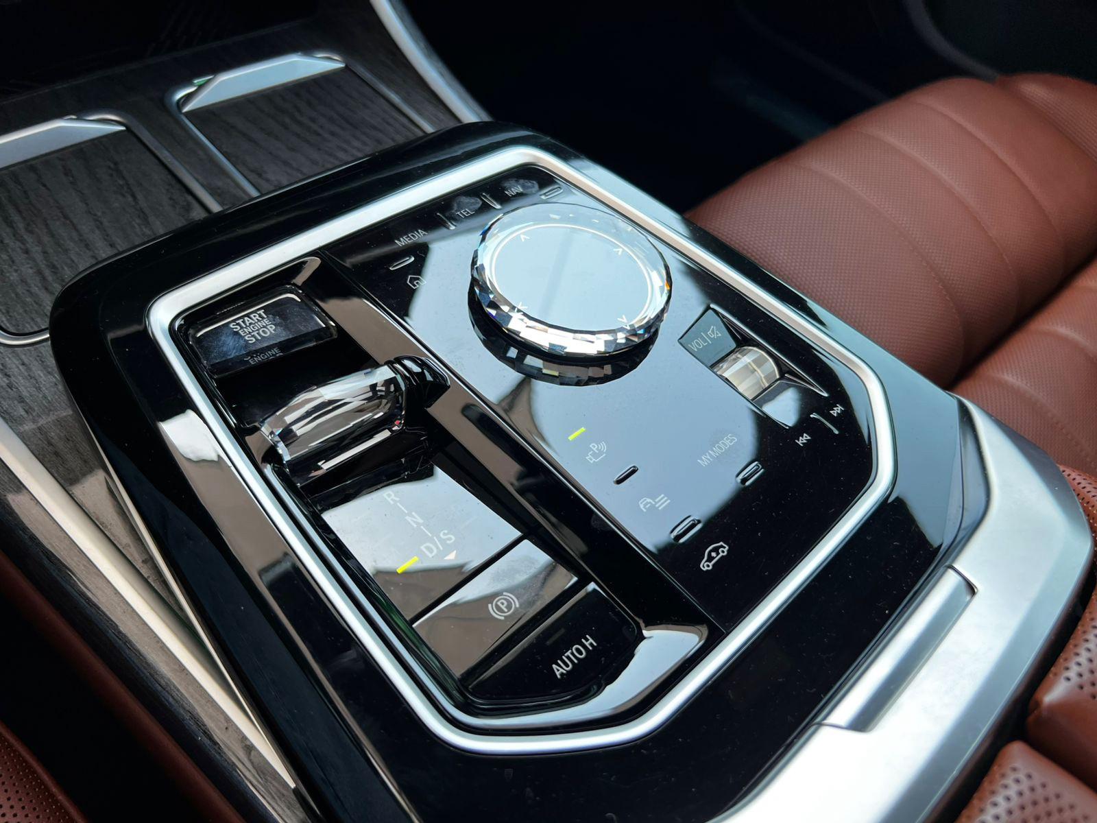 BMW 740 3.0 TURBO 2025 - Imagen 19 de 20