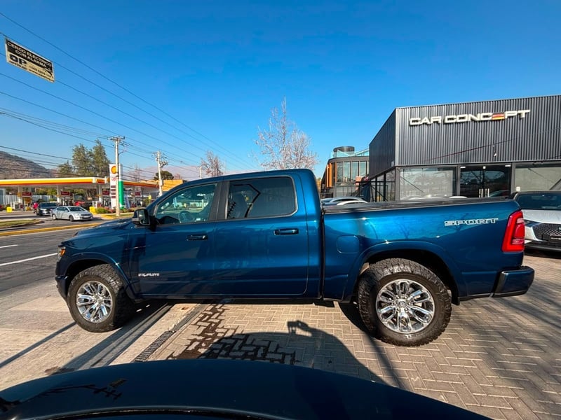 RAM 1500 LARAMIE 4X4 5.7 2022 - Imagen 7 de 20