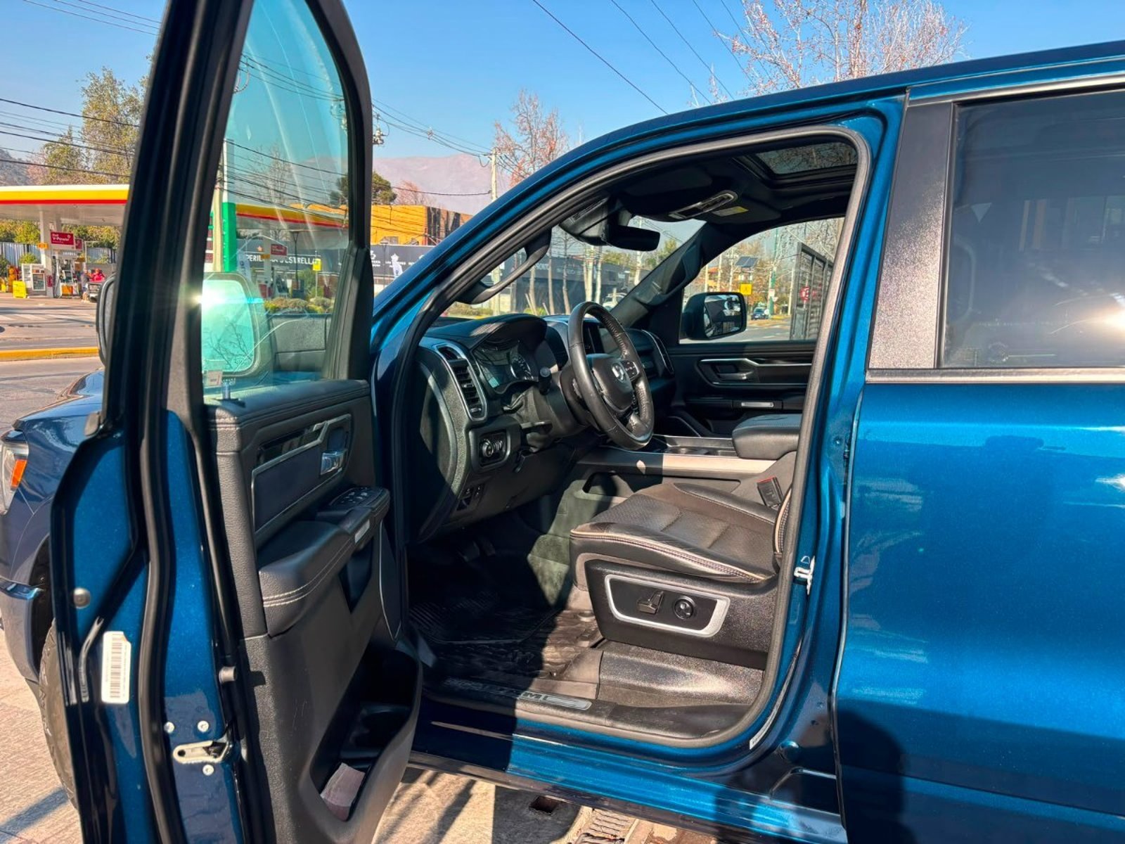 RAM 1500 LARAMIE 4X4 5.7 2022 - Imagen 9 de 19