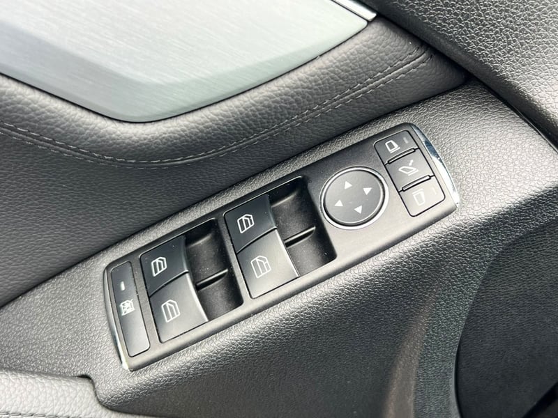 Mercedes-Benz C300 AVANTGARDE V6 2010 - Imagen 18 de 20