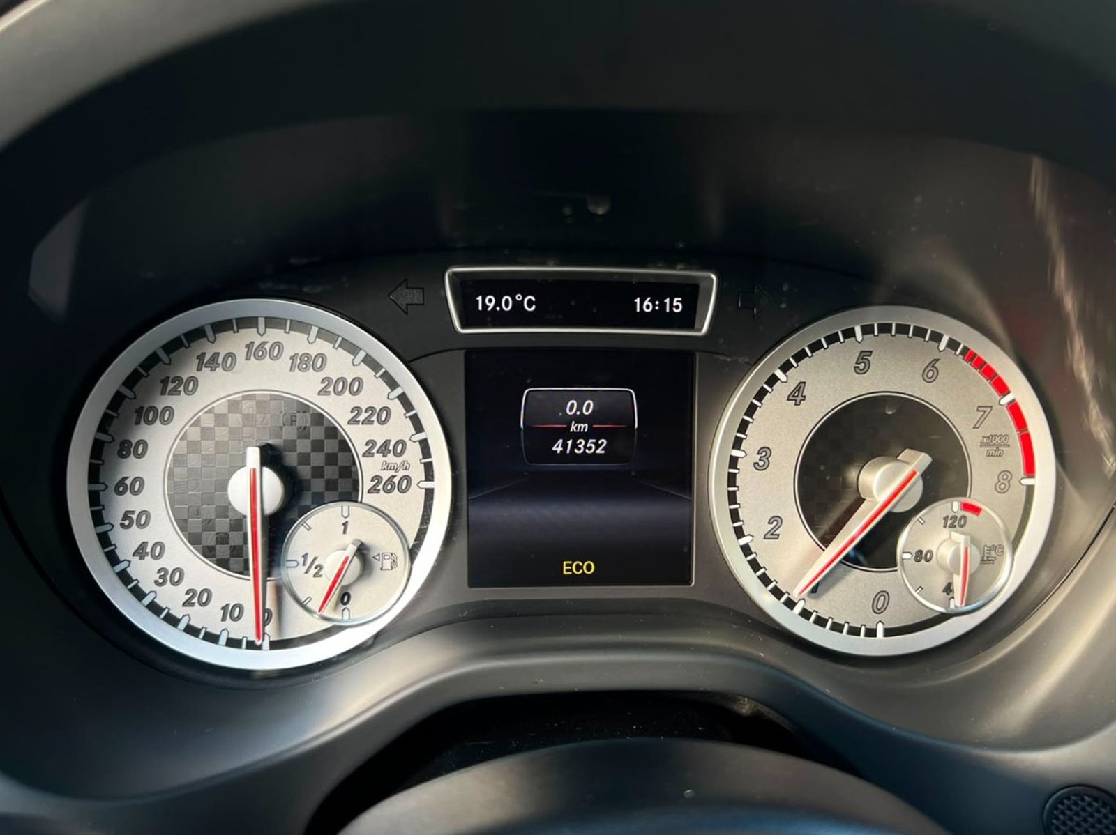 Mercedes-Benz A200 BLUEEFFICIENCY 1.6 MT 2014 - Imagen 12 de 20