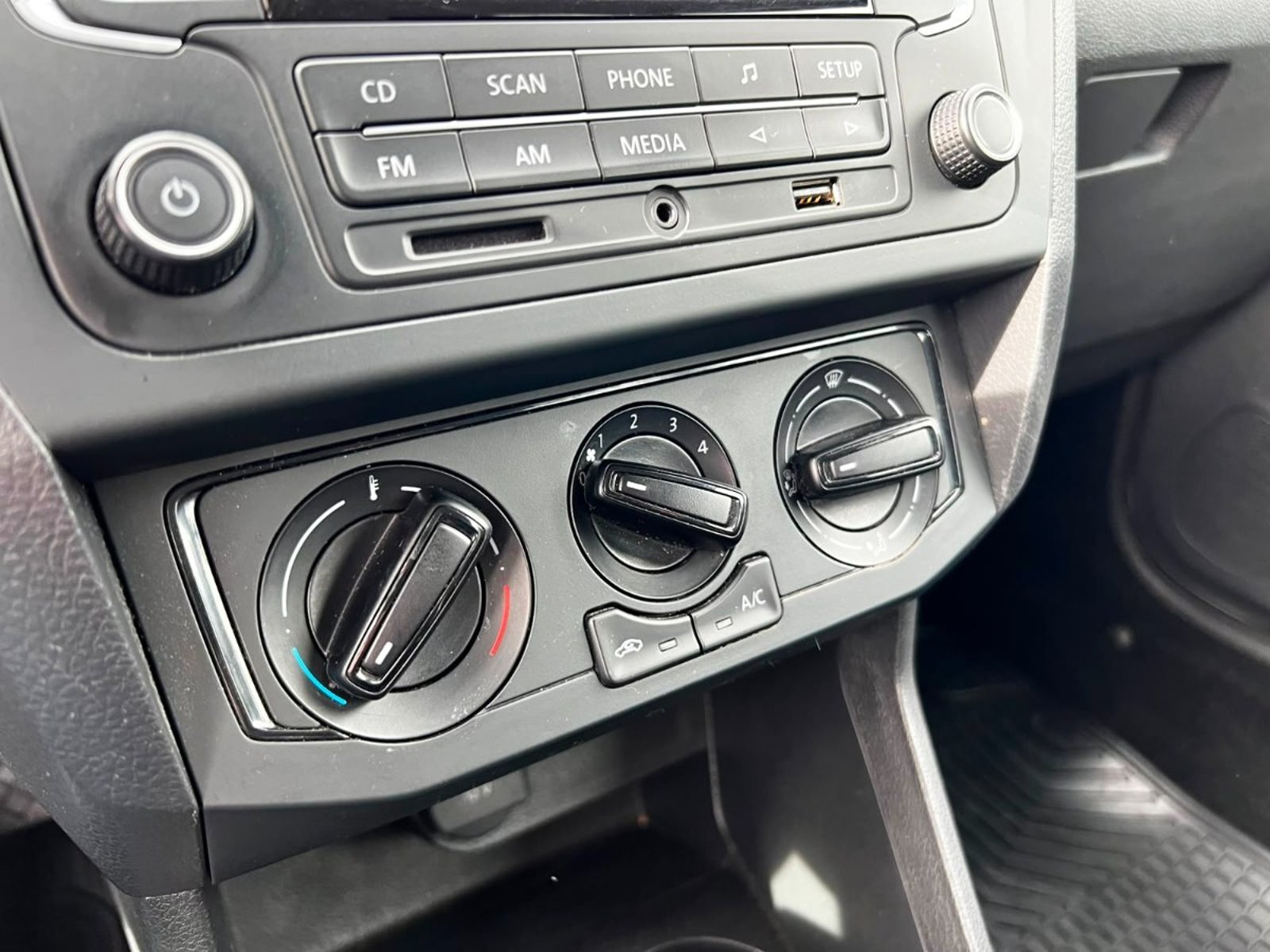 Volkswagen GOL TRENDLINE 1.6 MT 2021 - Imagen 13 de 20