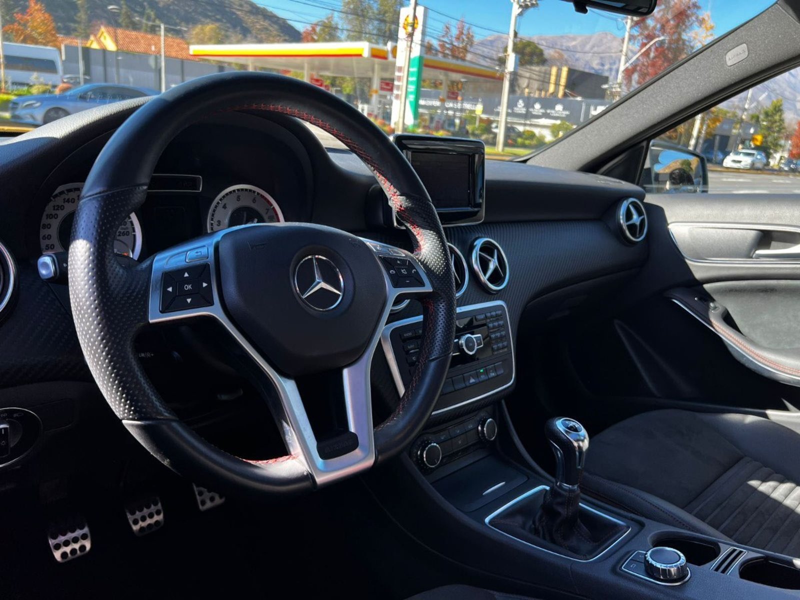 Mercedes-Benz A200 BLUEEFFICIENCY 1.6 MT 2014 - Imagen 9 de 20