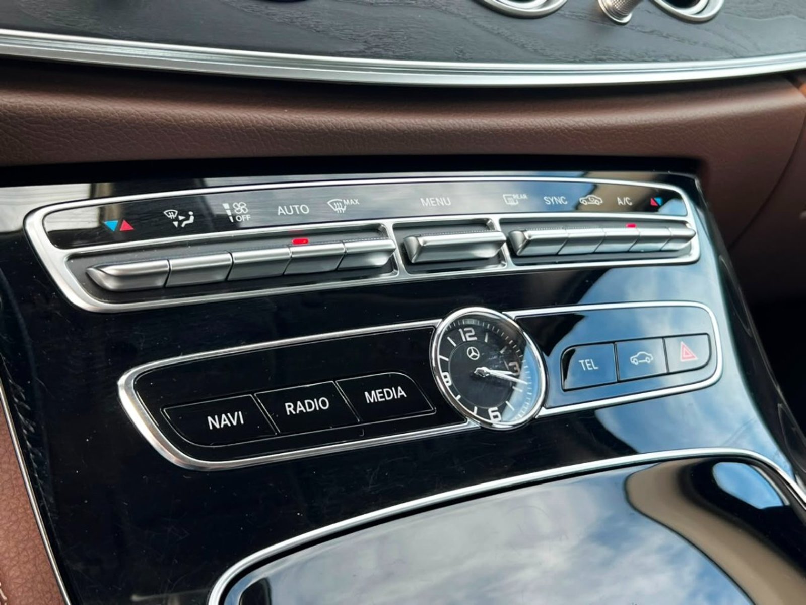 MERCEDES-BENZ E200 ÚNICO DUEÑO 2019 - Imagen 16 de 20