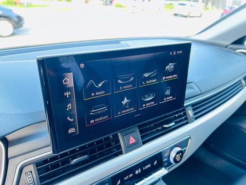 Audi A4 35 TFSI 2.0T S LINE 2022 - Imagen 17 de 20