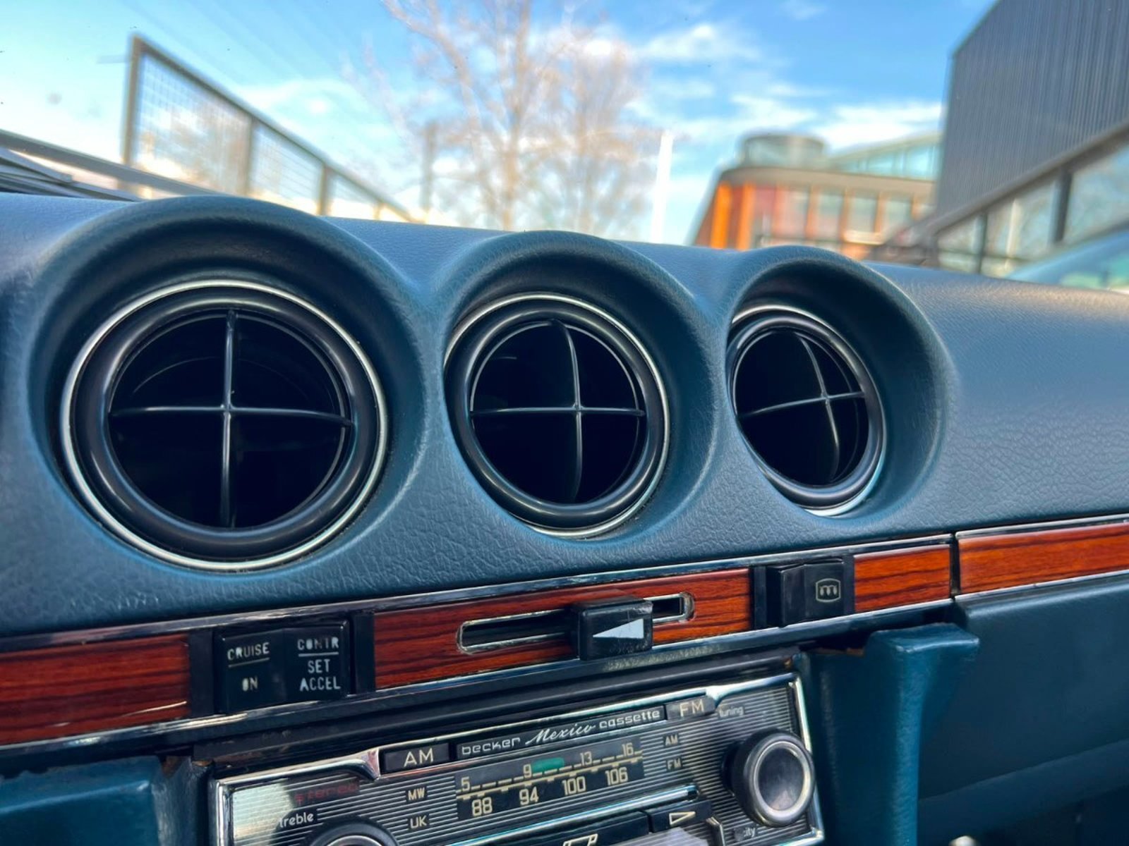 Mercedes-Benz SL 450 1975 - Imagen 12 de 20