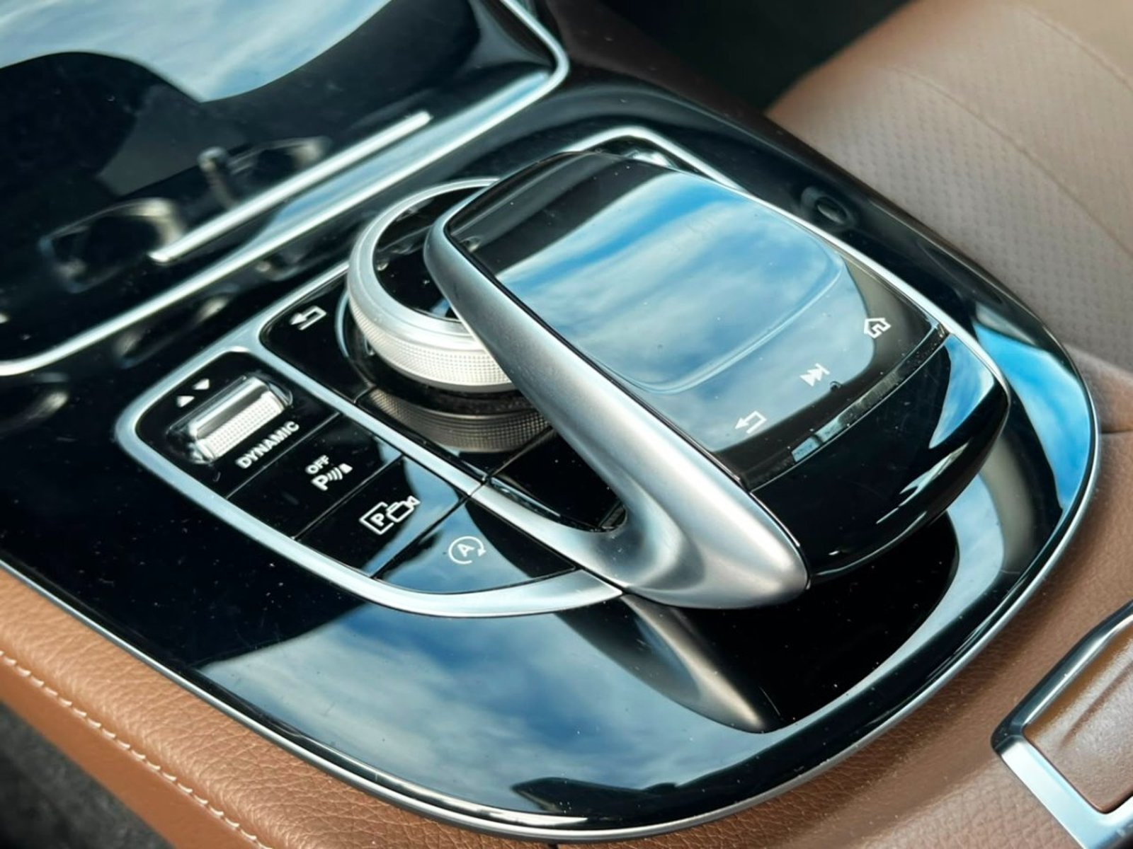 MERCEDES-BENZ E200 ÚNICO DUEÑO 2019 - Imagen 17 de 20