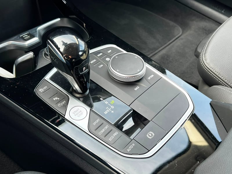 BMW 118 DYNAMIC 1.5T 2023 - Imagen 17 de 20