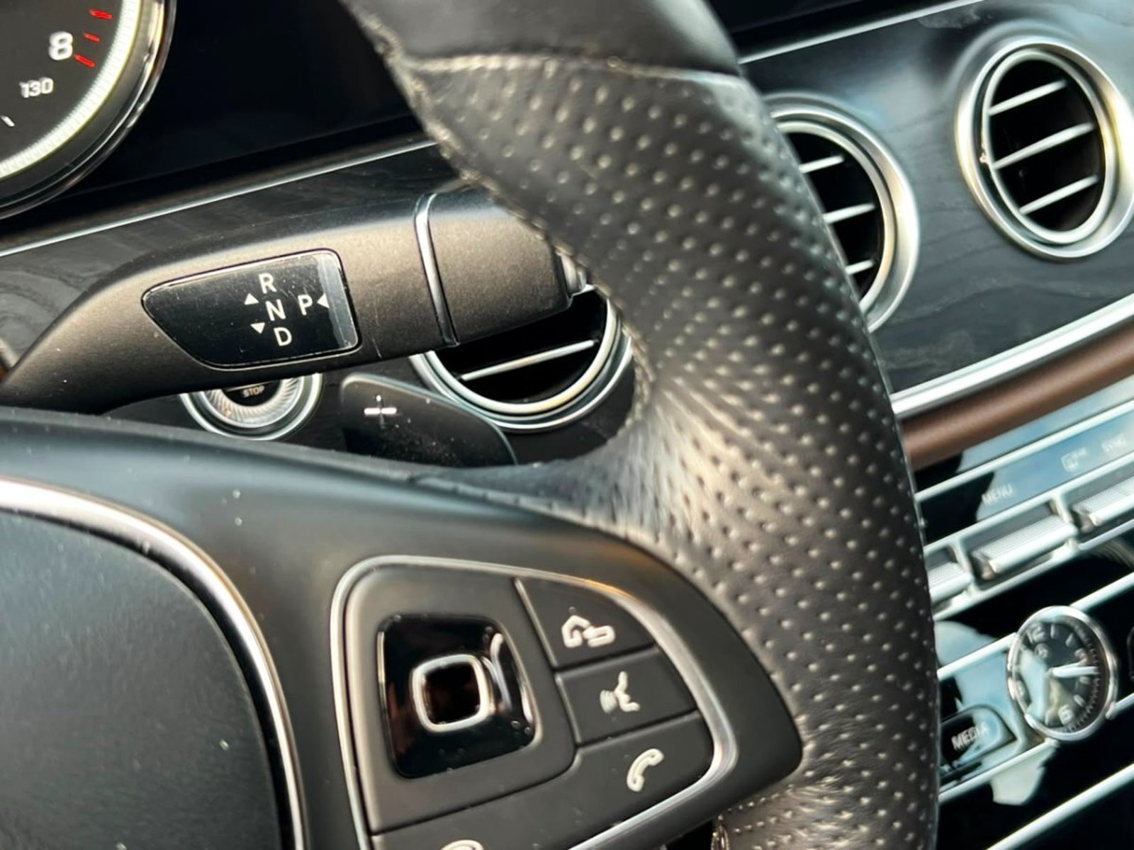 MERCEDES-BENZ E200 ÚNICO DUEÑO 2019 - Imagen 13 de 20