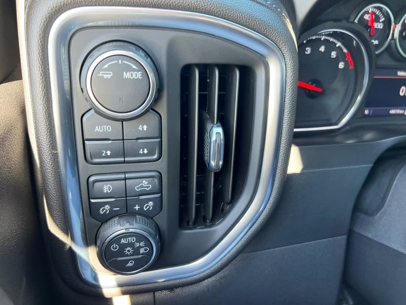 Chevrolet SILVERADO LT TRAIL BOSS 2022 - Imagen 17 de 20