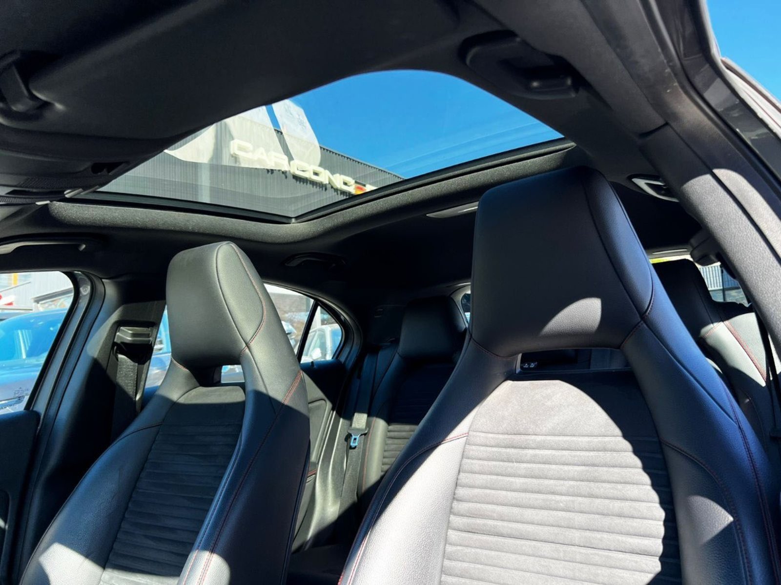Mercedes-Benz A200 BLUEEFFICIENCY 1.6 MT 2014 - Imagen 18 de 20