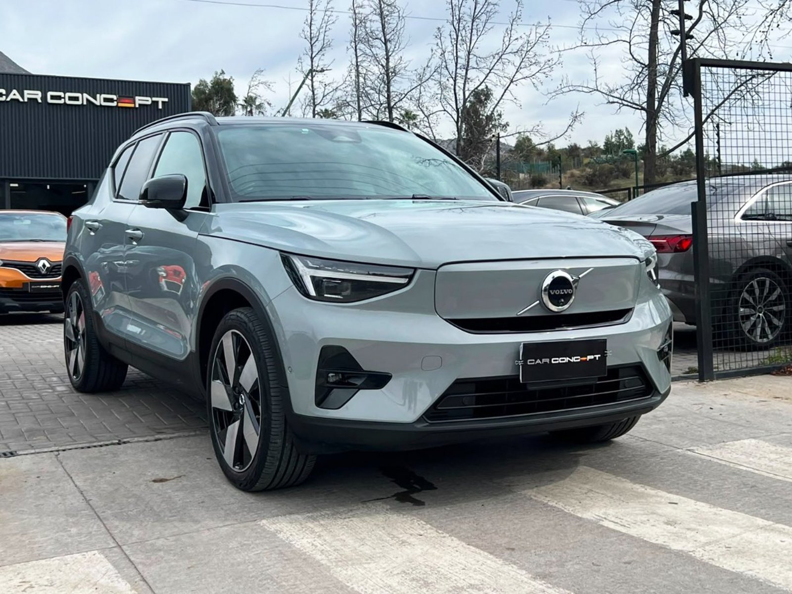 Volvo EX40 P8 AWD 2025 - Foto 3 de 19