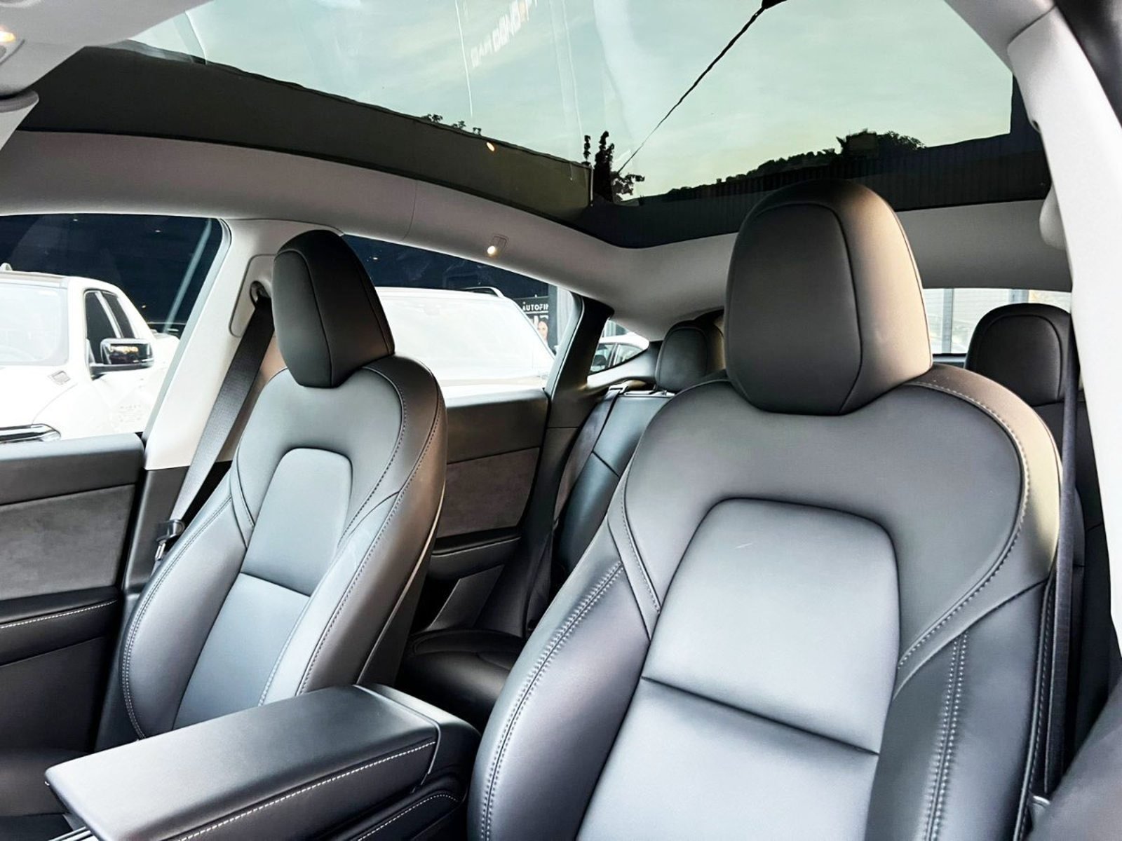 TESLA MODEL Y STANDART RANGE 2025 - Imagen 16 de 20