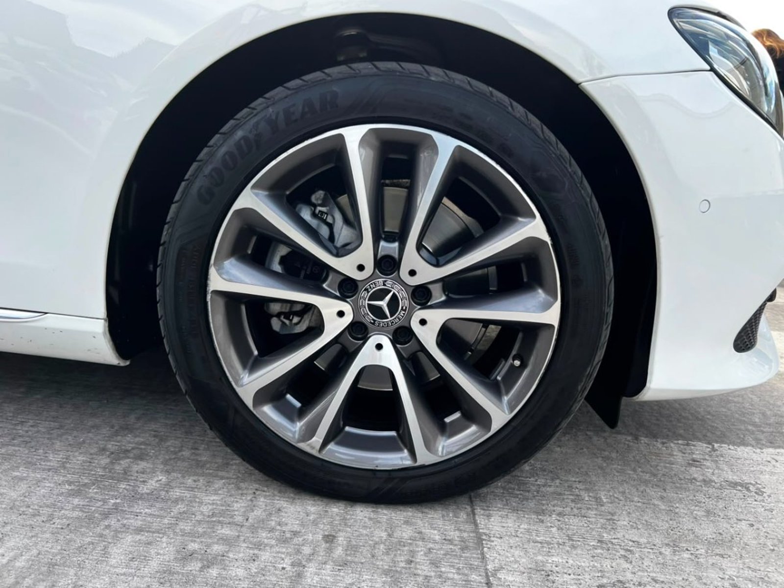 MERCEDES-BENZ E200 ÚNICO DUEÑO 2019 - Imagen 8 de 20
